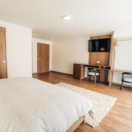 Hotel Miraflores Ambato Bagian luar foto
